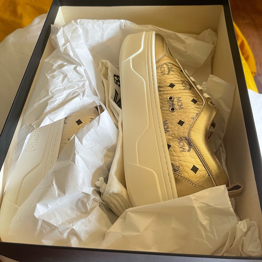 NWT AUTHENTIC MCM Ladies sneakers
